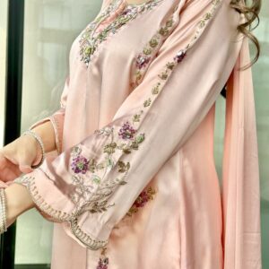 Alternative view of Rosa Noor